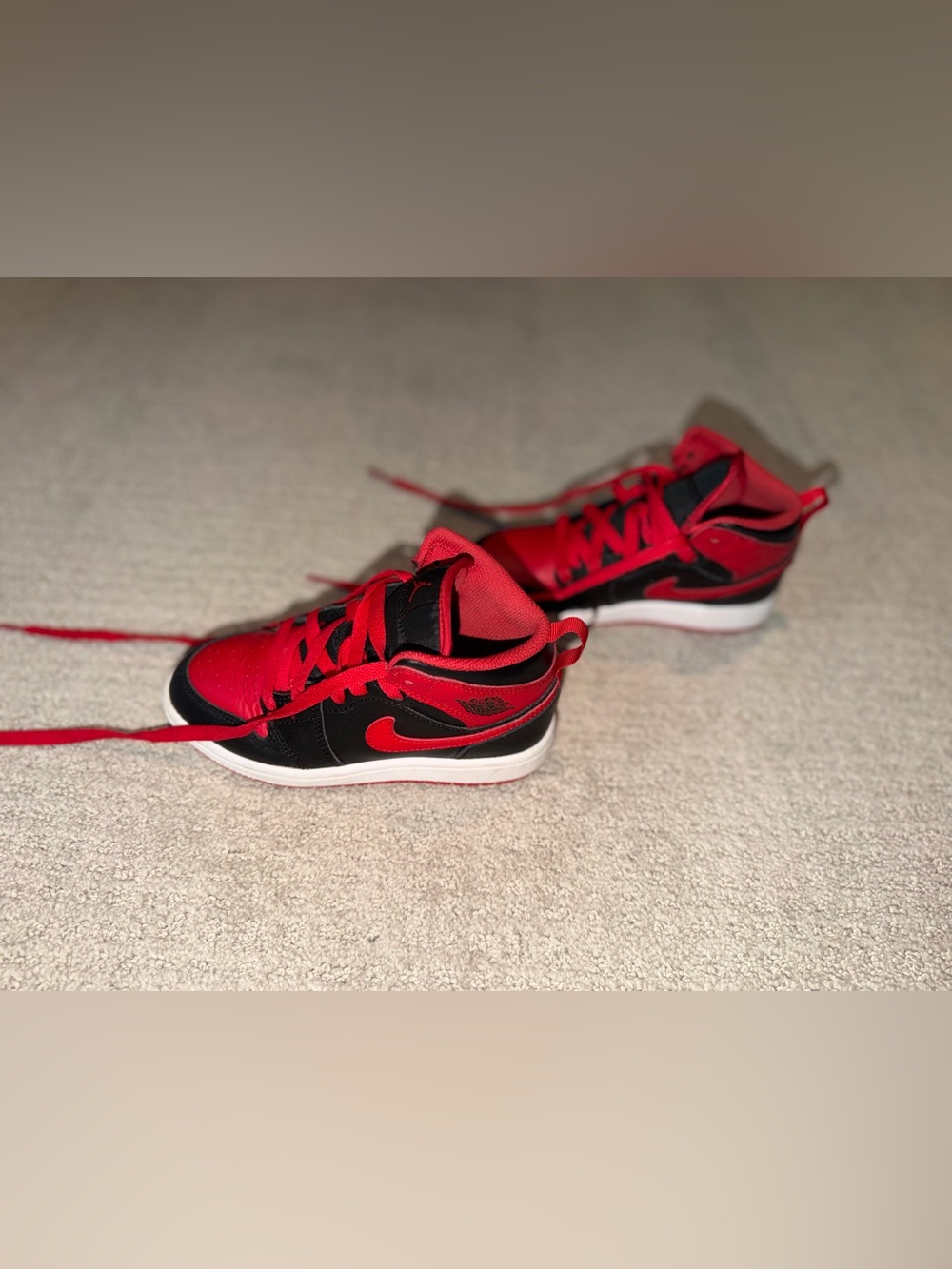 Unisex Air Jordan 1 Mid Red/Black Leather Mid-Top Kids Size 13 - Picture 8 of 9